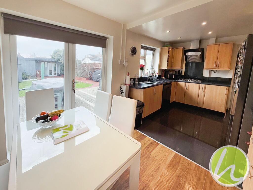 Kitchen/ Dining Room