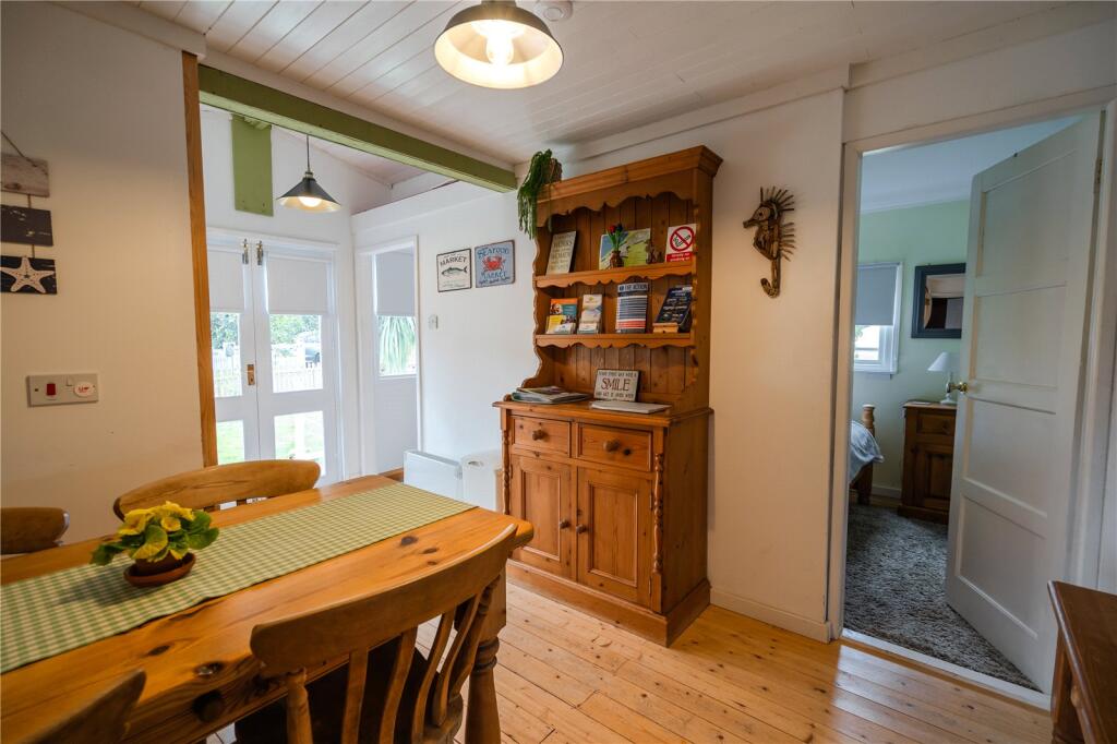 Dining Area (2)