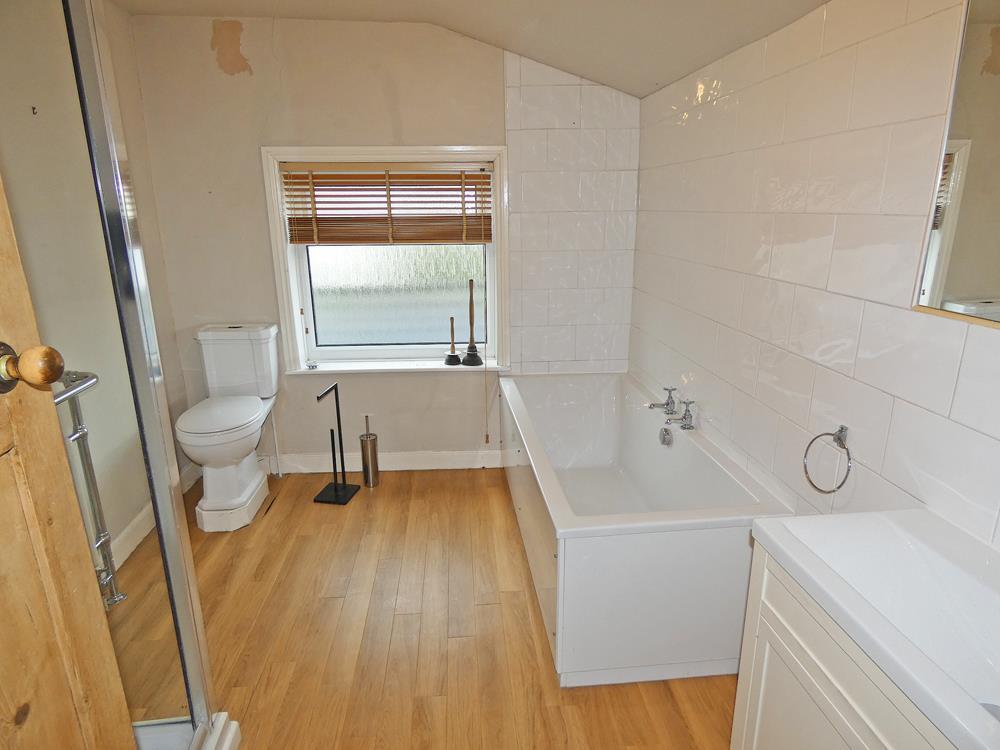 2279bathroom.jpg