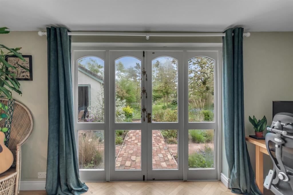 1 Harleston Road Linstead IP19 0LE (6).jpg