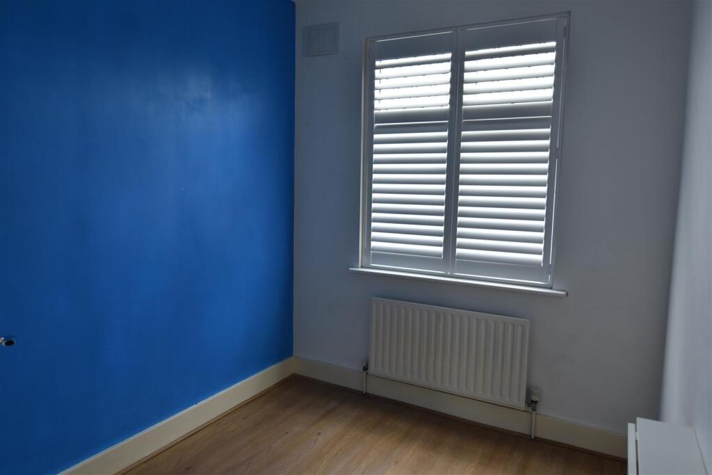 Front single bedroom