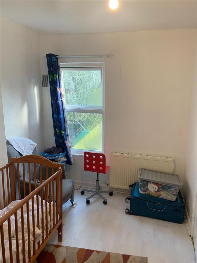 82 Willes Road bedroom.jpg