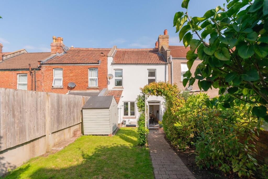 1B1R6BN - External G.jpg