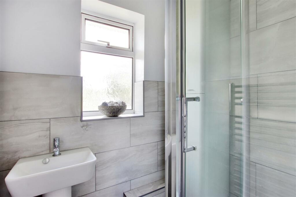 Shower Room.JPG