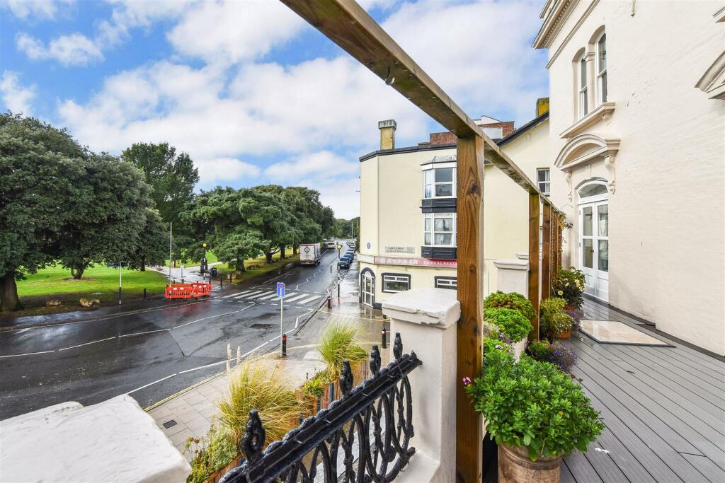 Balcony over the common.jpg