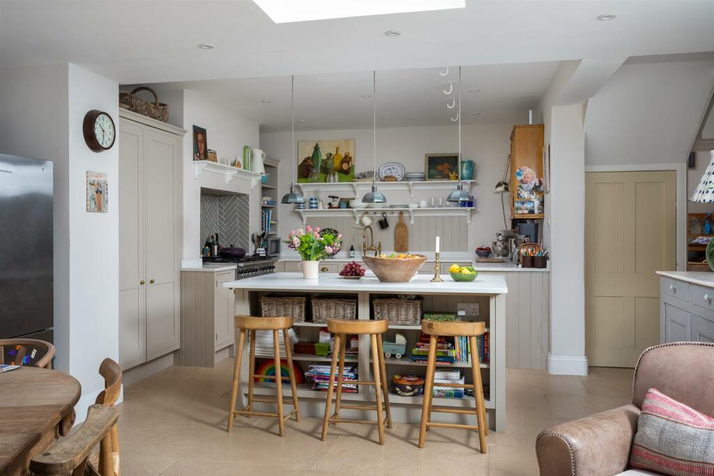 15 - 4 Victoria Road - GL7 1EN - Web.jpg