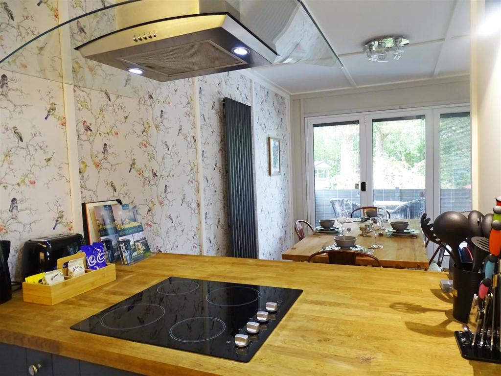 Lodge kitchen 3.jpg