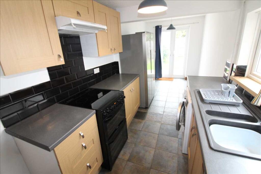KITCHEN/BREAKFAST