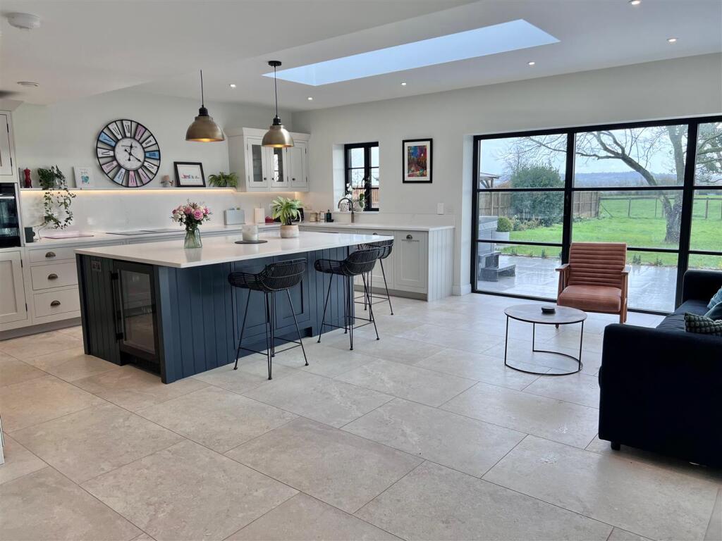 Kitchen 1.jpg