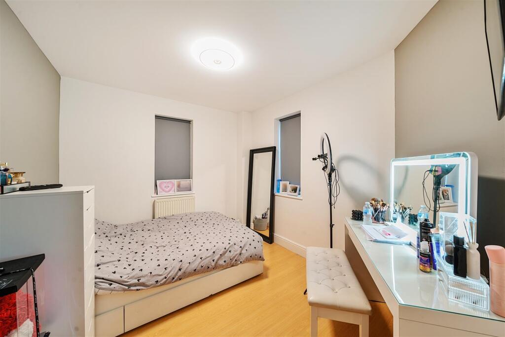 1296150-25-68261c9c2acf9-ARW .jpg