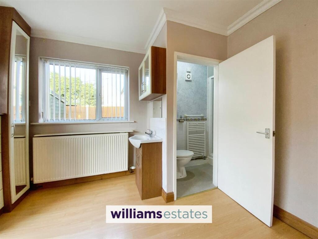 G.Floor En-suite shower