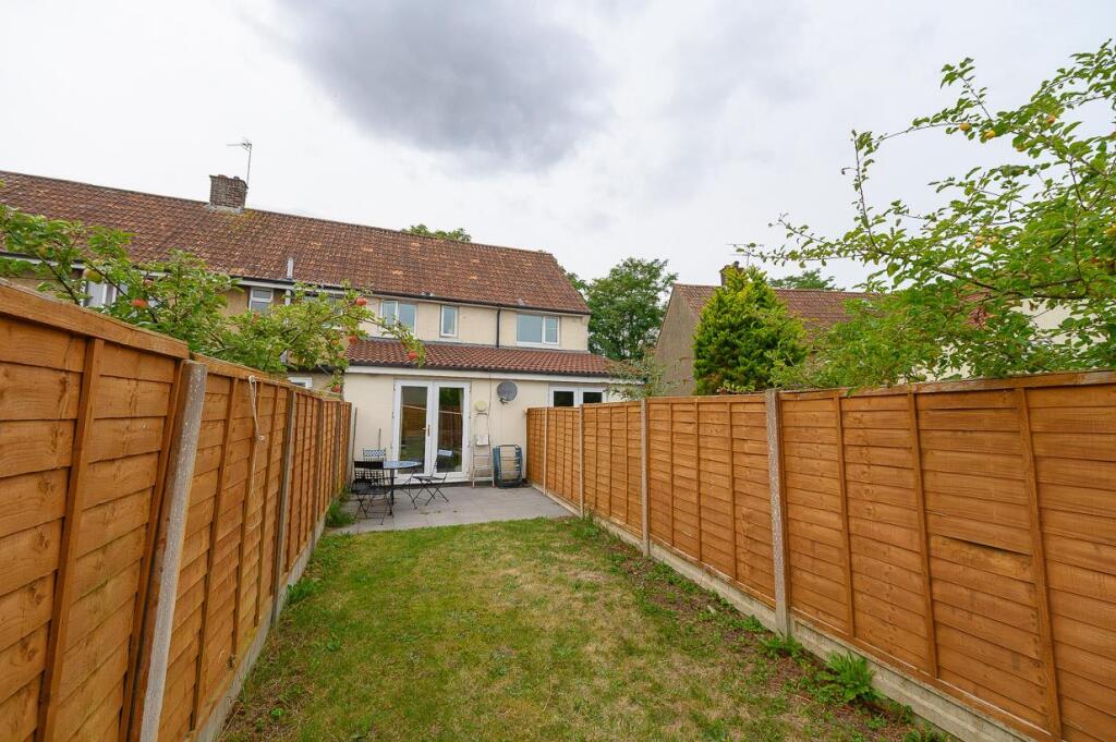 Rear garden pic 2.jpg