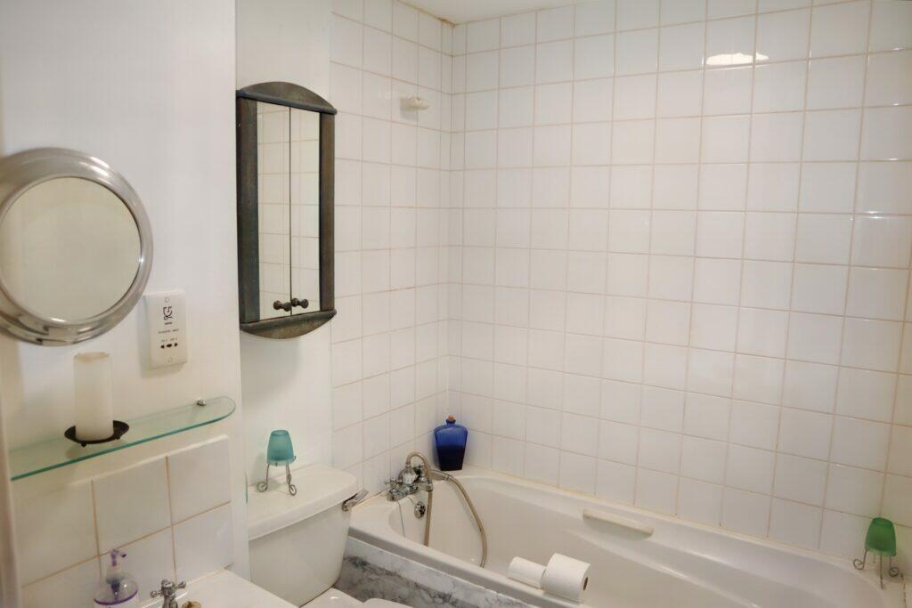 Flat 14 Netherwood - Bathroom