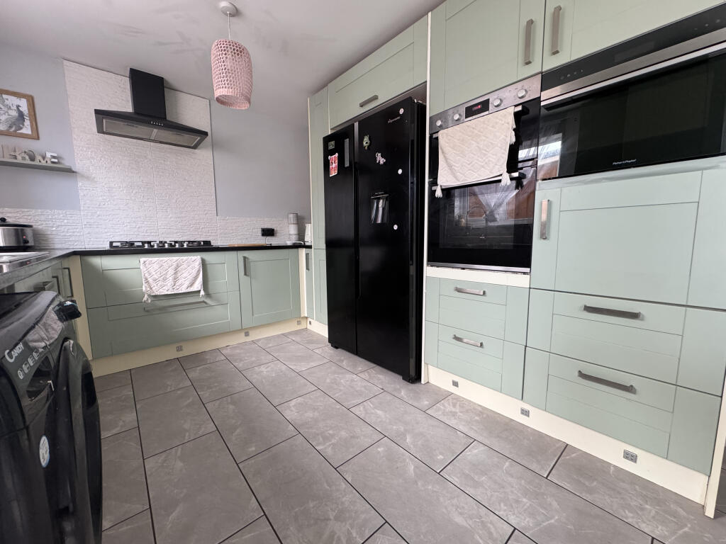 Kitchen/Dining Area 4