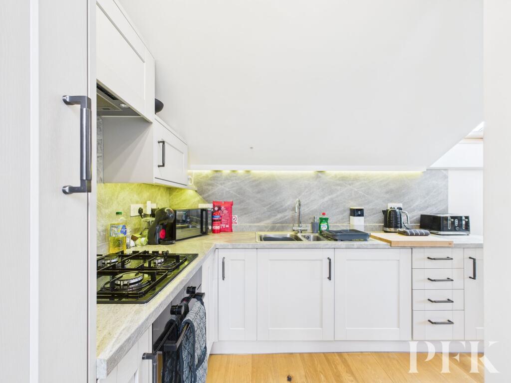 Low Fold Cottage - Kitchen