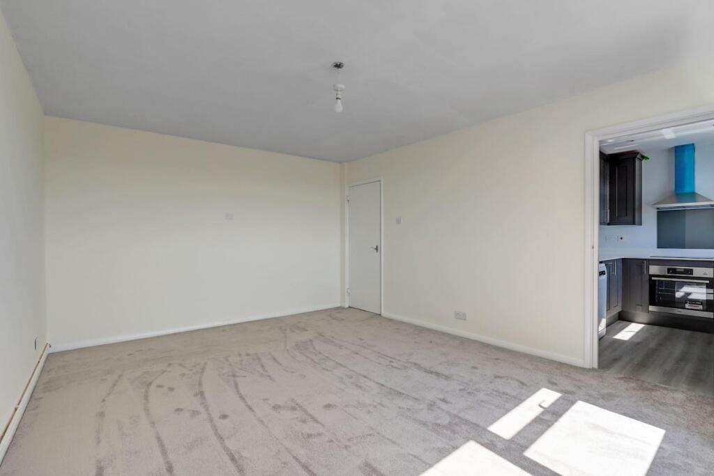 10-88f3JHPropWpen - 8 Benwick Court -28-medium.JPG