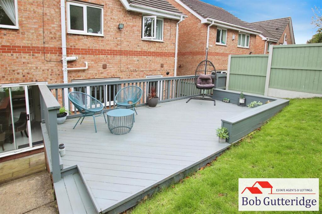 ENCLOSED REAR GARDEN