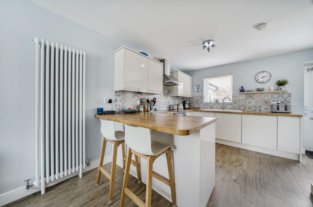 1320099-3-686693b...