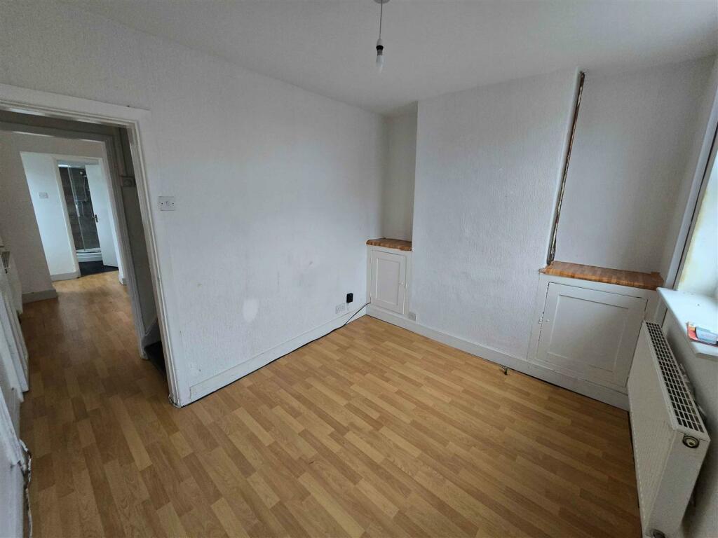 Living Room 1.jpg