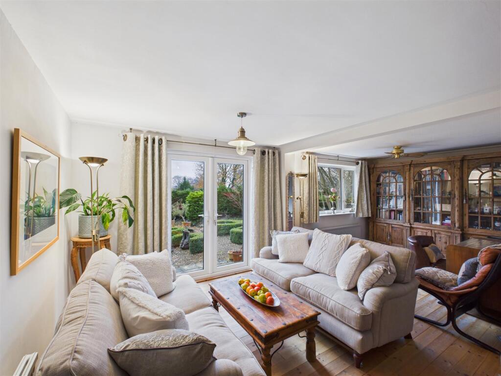 Sitting/Dining Room