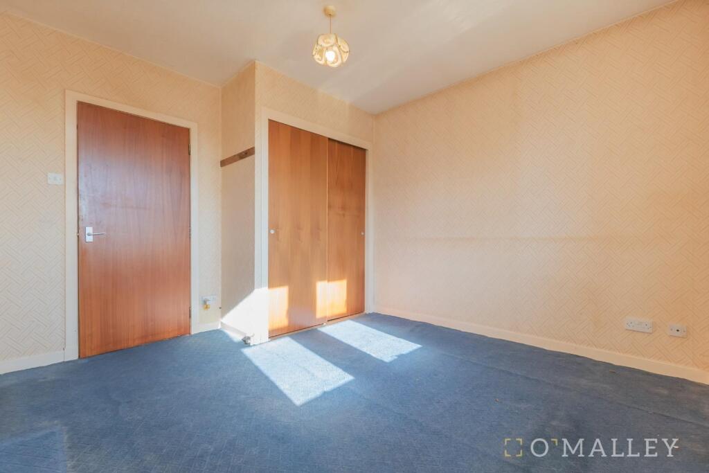 14. Bedroom 1 2.jpg