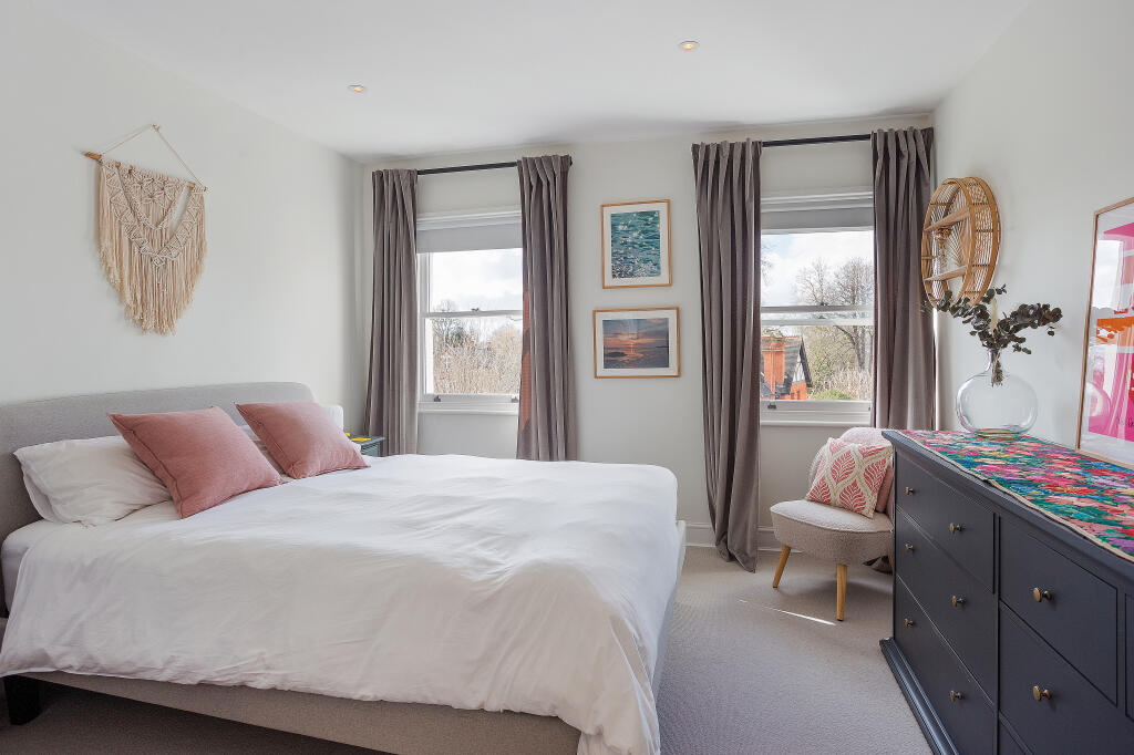 masterbedroom.jpg