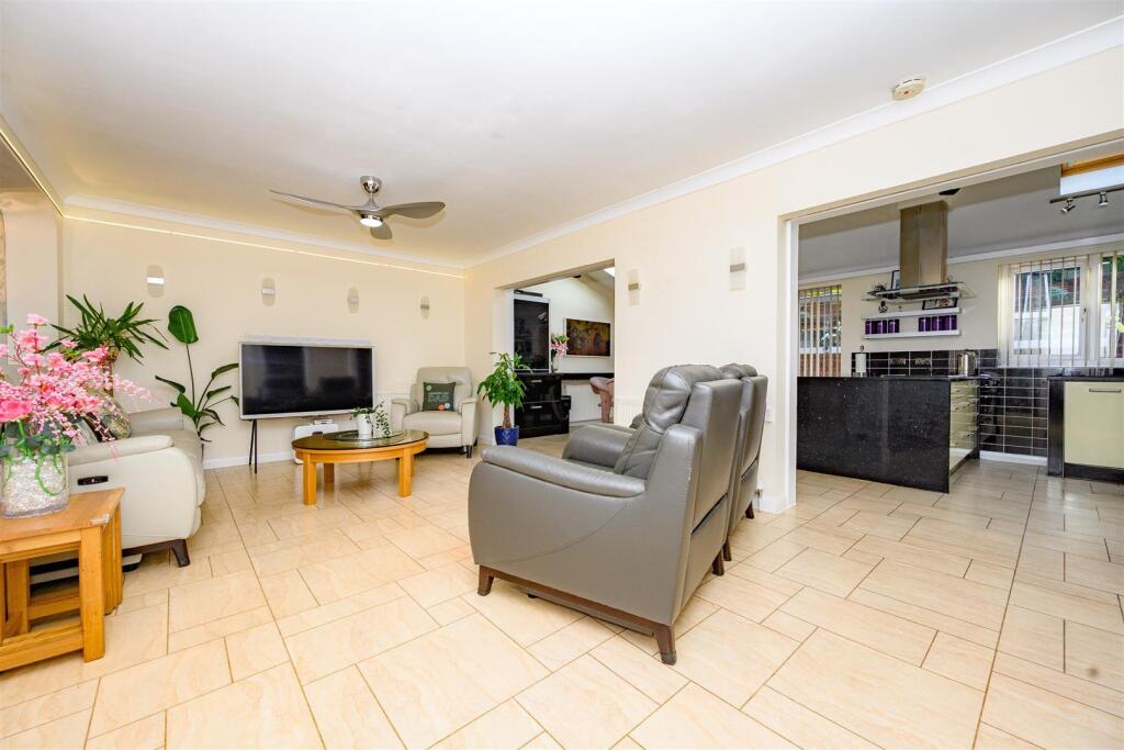 Kitchen/ Dining Room/ Breakfast Room