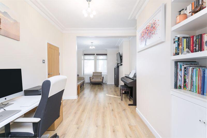Lounge/ Dining Room