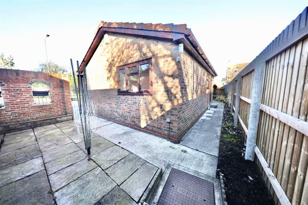 229 Hull Road - Outside 5.jpg