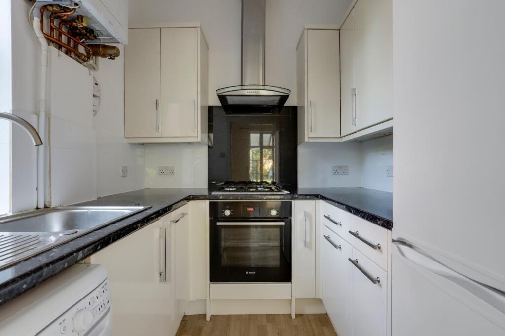 05-add3JHPropWorld - Flat 3, 57 Cator Road - 13.jp