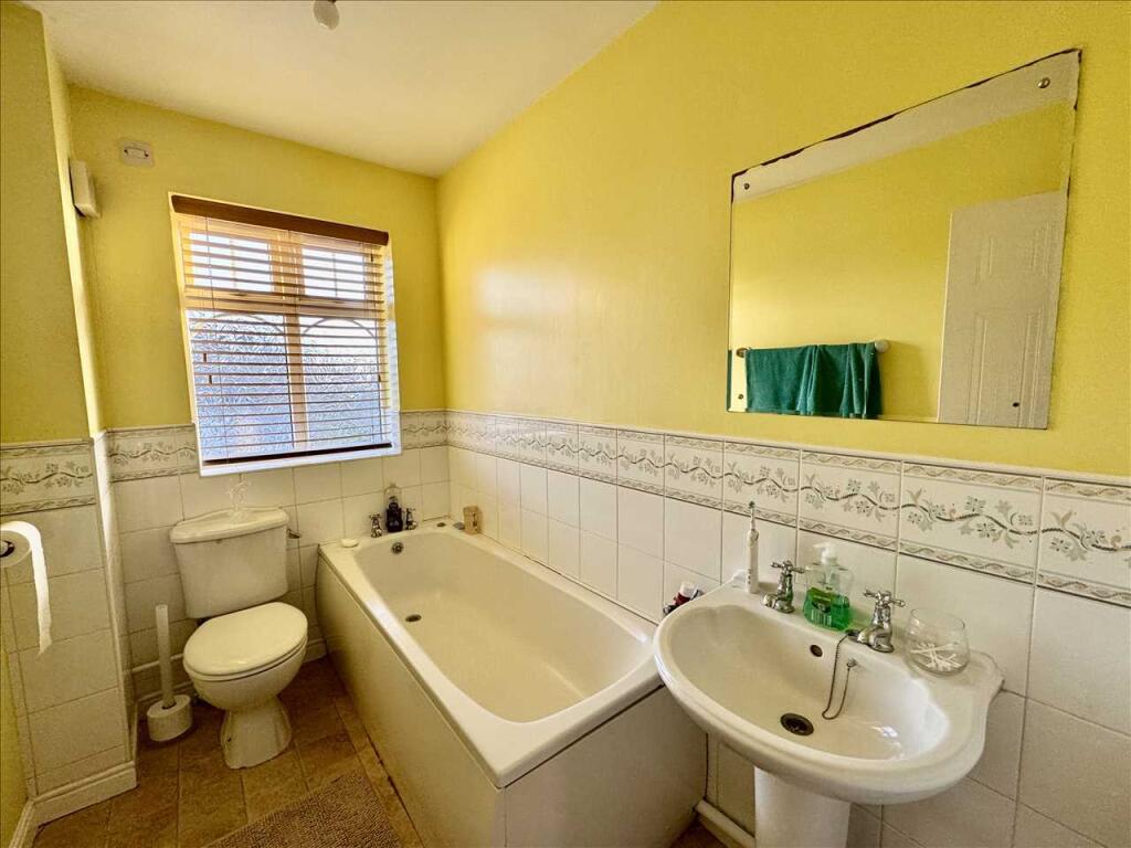 FAMILY BATHROOM
