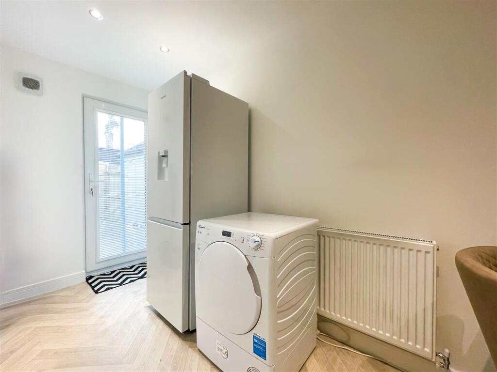 1764778019_15_99441050-ad54-45ae-a3f7-ae59c512f226