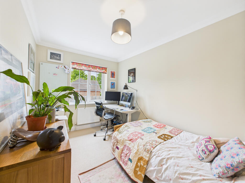 CAM02909G0-PR0439-STILL038