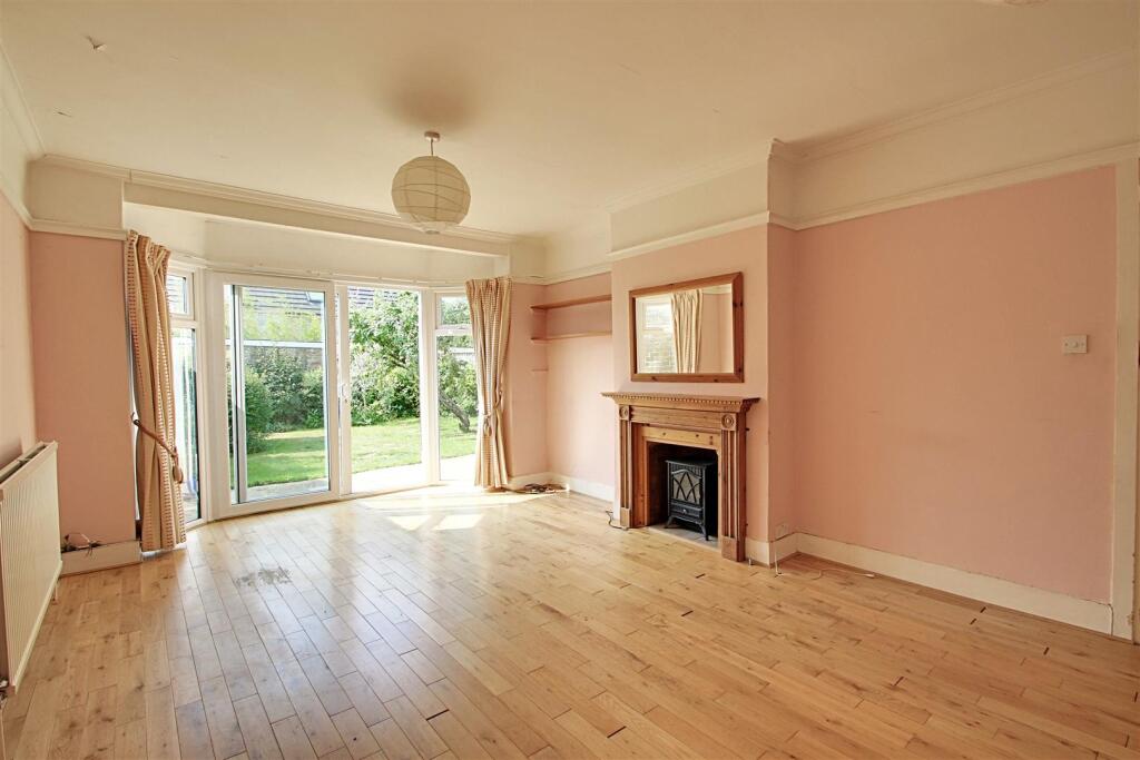 Reception Room 1.JPG