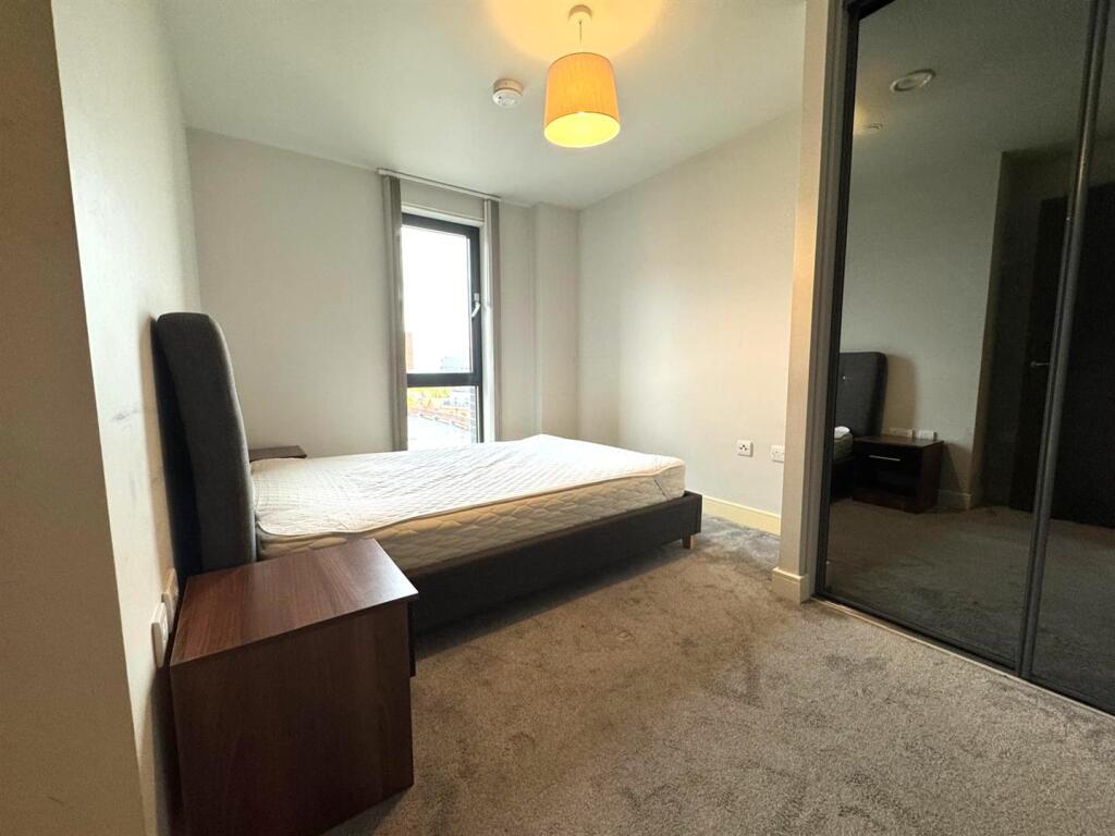 Bedroom 1 pic 1.jpeg