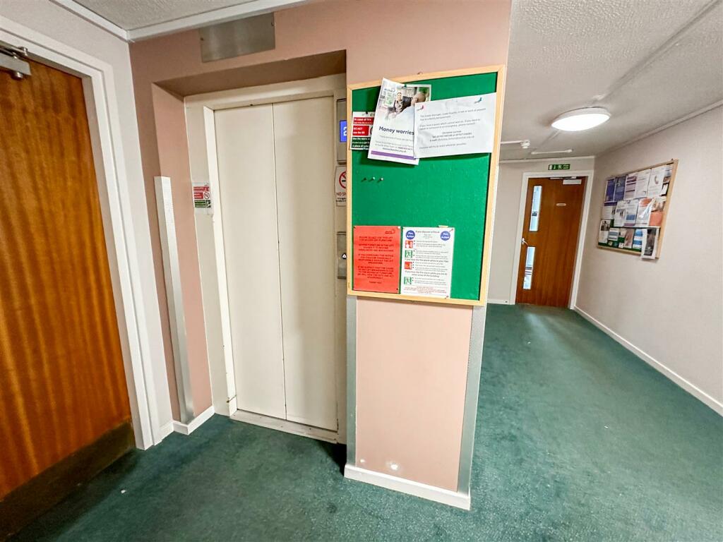 LIFT TO ALL FLOORS