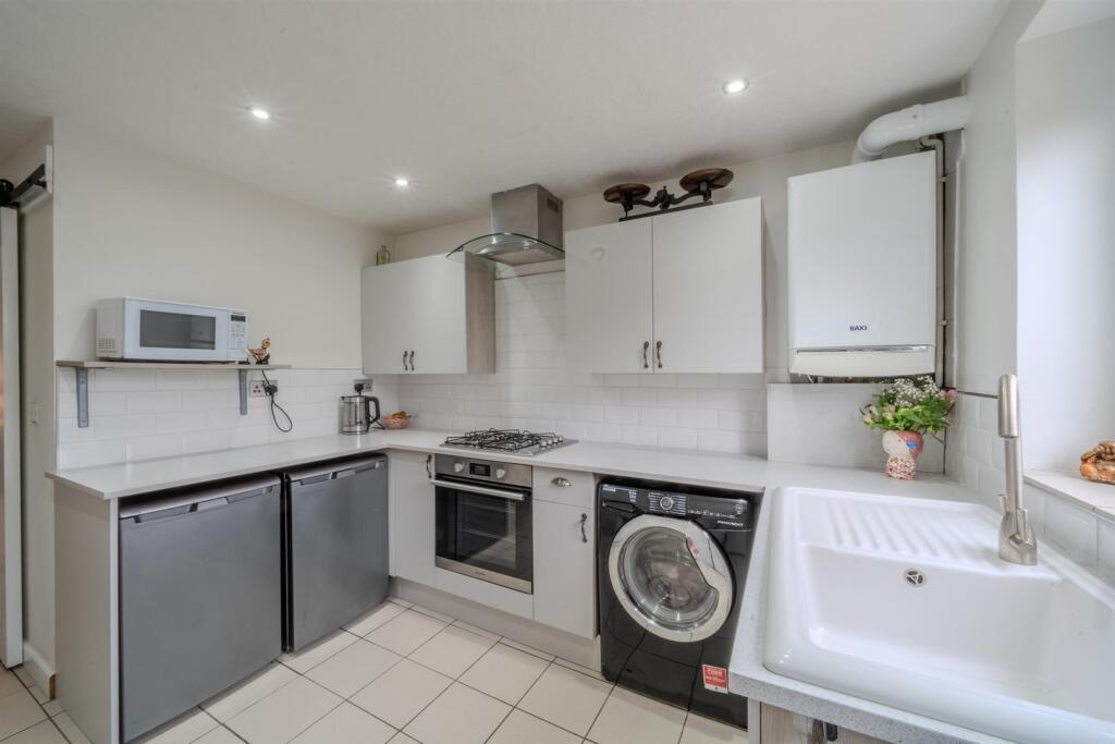 4 Woodland St-16.jpg