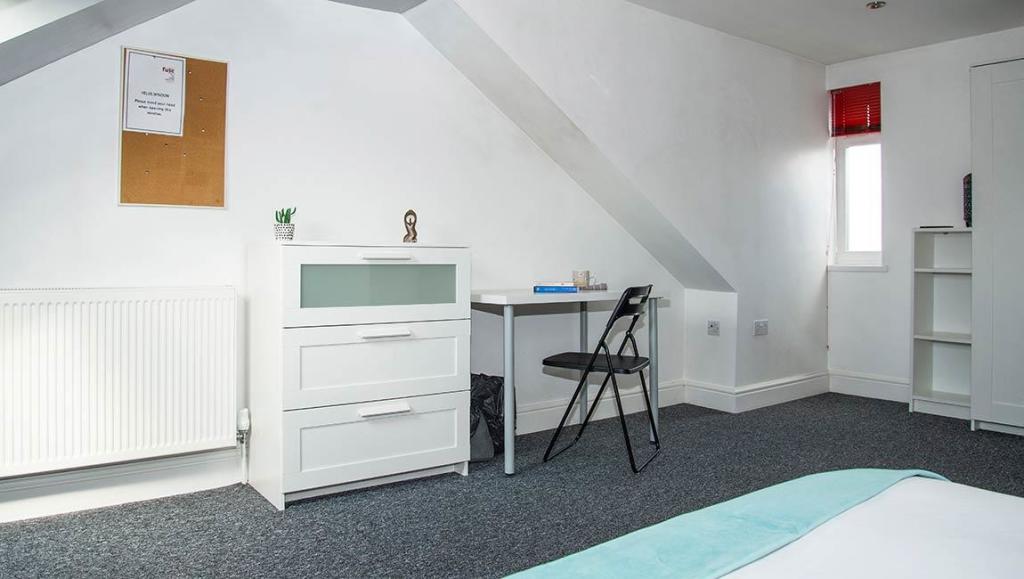 6-bed-student-house-britannia-road-north-3-portsmo