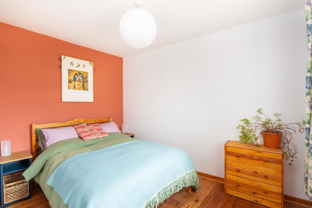 1B0H9HN - Bedroom E.jpg