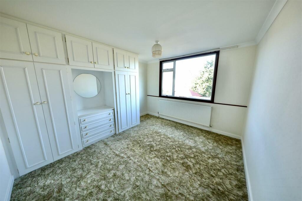 11 The wolds - Bed 2.jpg