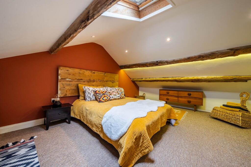 ATTIC ROOM