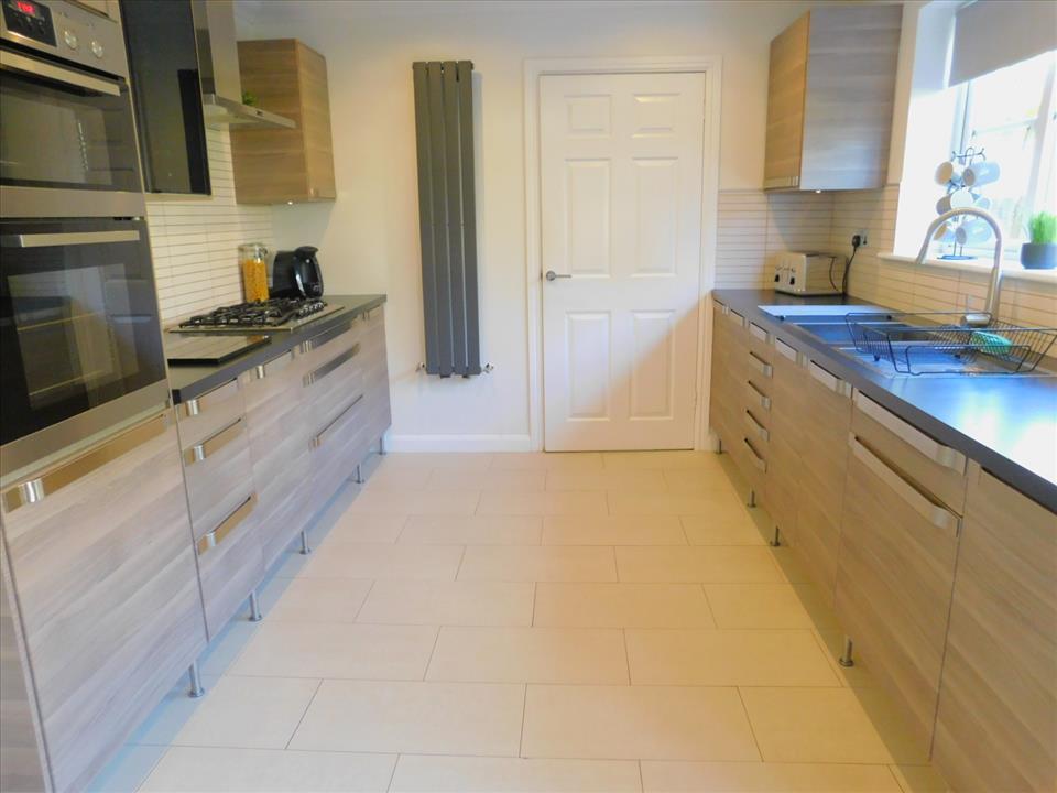 KITCHEN/BREAKFAST ROOM