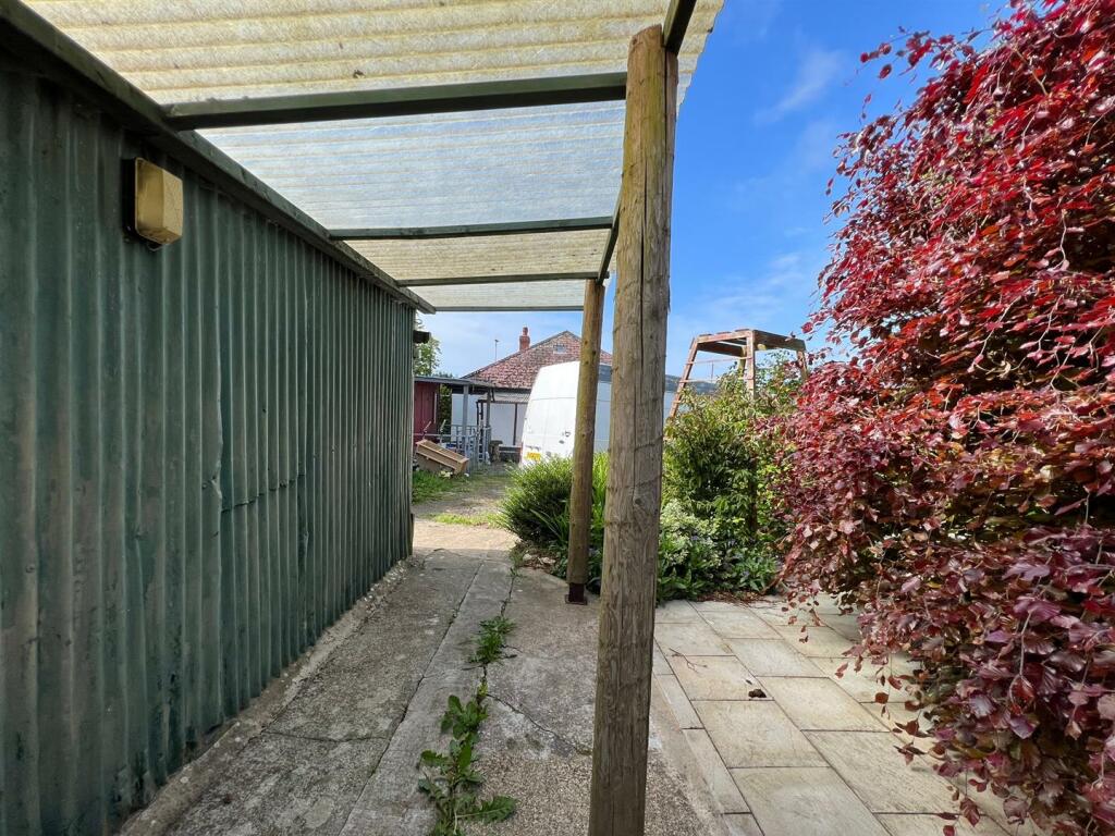 Garden / Side of Workshop
