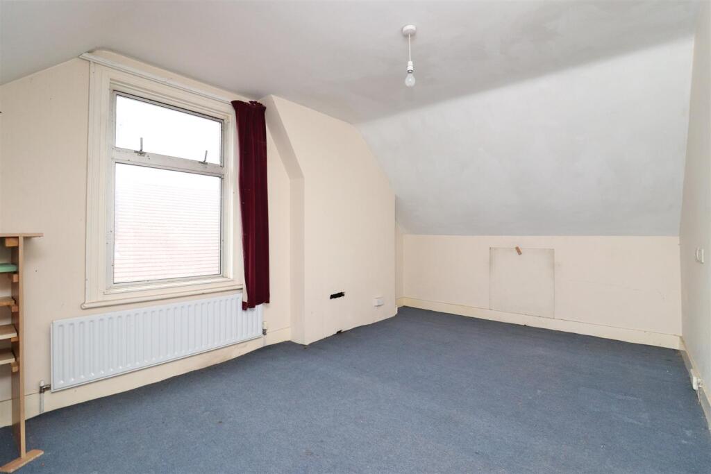 bedroom 4.JPG