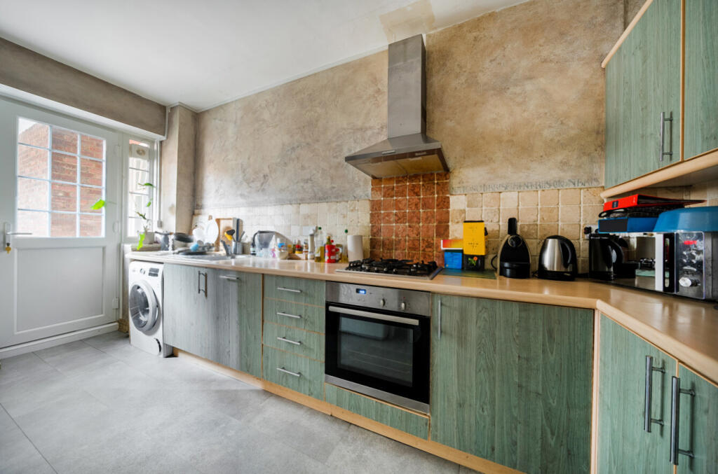 1302097-6-6839cec...