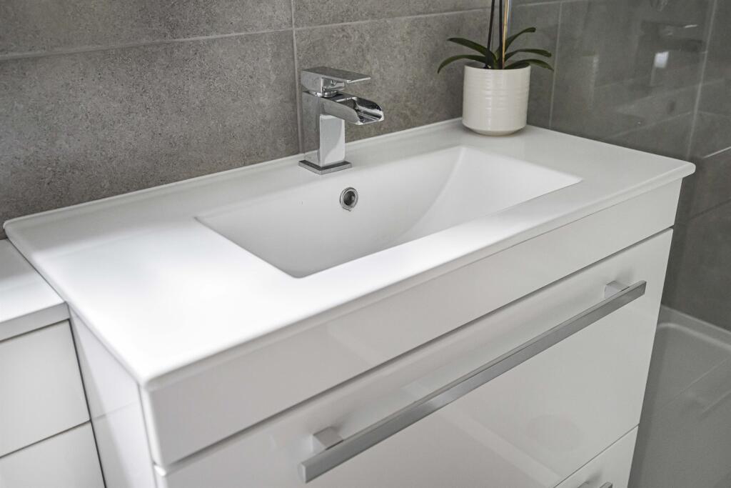 Ensuite  Shower Room