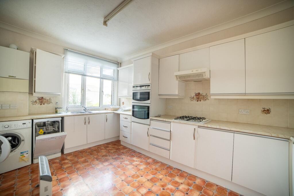 Large Fitted kitchen