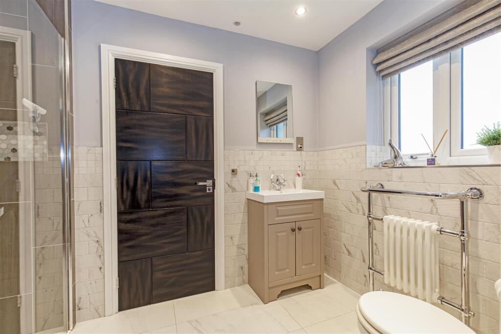 Jack and Jill En Suite-1.jpg