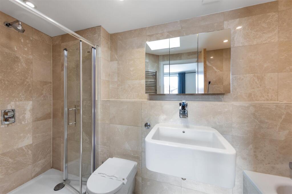 Flat 2, 278 High Street GU1 3JL-15.jpg