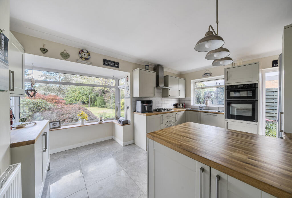 1346778-12-68bb30...